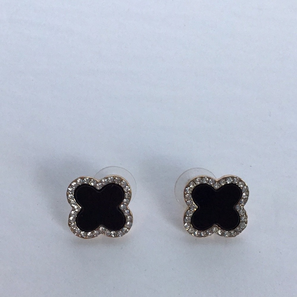 Stylish high end look earrings